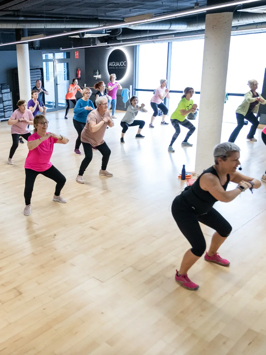 Gimnasia para mayores de baja intensidad. Aiguajoc Barcelona Ejercicios para estar en forma